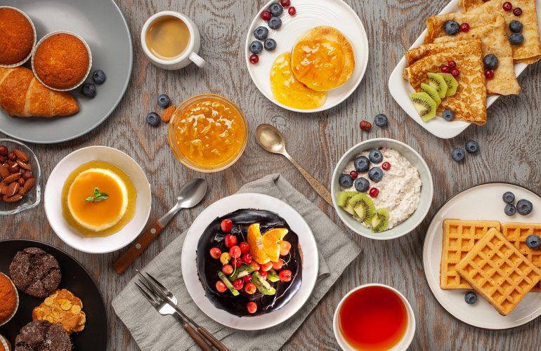 foods-kept-on-a-table